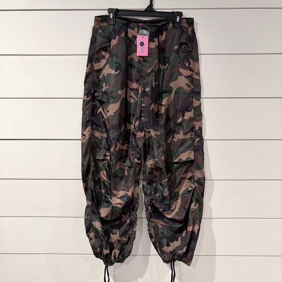 Edikted Pants - Edikted Camo Parachute Cargo Pants XS/S Olive Drawstring Y2K Streetwear